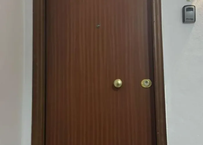 Old Soul, Modern Comfort Apartment