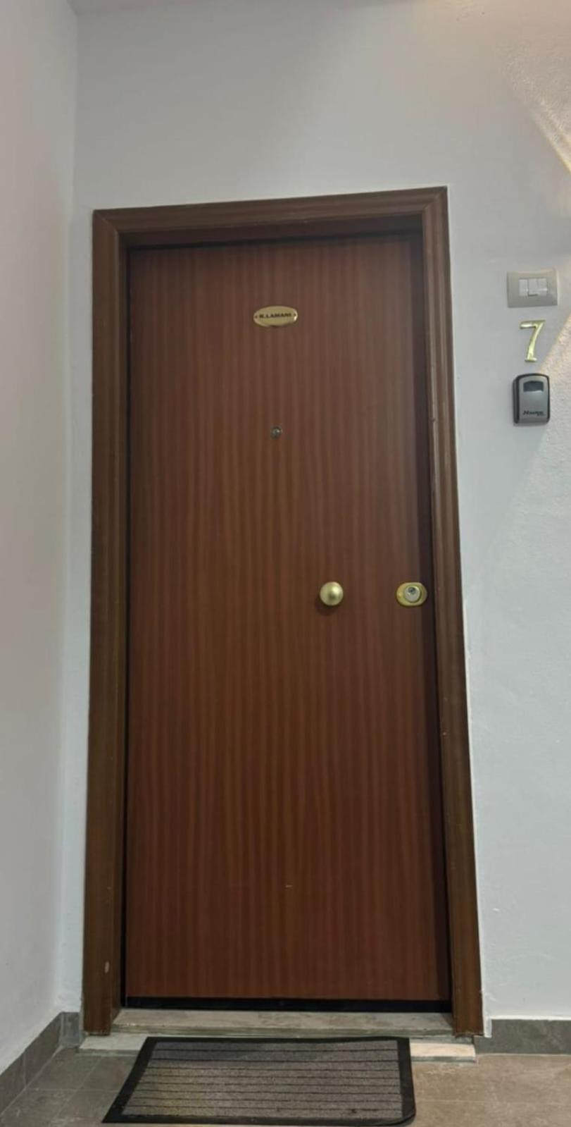 Old Soul, Modern Comfort Apartment